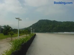 Casa em condomínio fechado de frente para o mar e ao lado do rio - Image 3