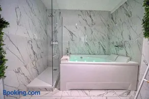 LA SECRET ROOM - suite de luxe avec jacuzzi - Image 3