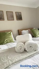 Blackberry House Boutique 4-Bed near Piece Hall - Image 3