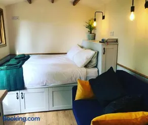 The Owls Rest Shepherds Hut Hethel - Image 2
