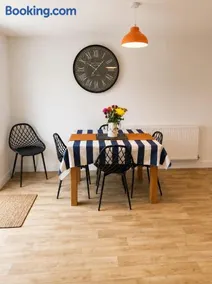 Contractor 3BR House Swindon, Fast WiFi, Sleeps 6, Free Parking, Contractors - Image 4