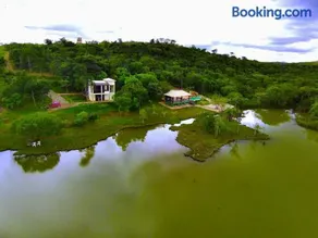 Chalé - Sítio - Loft com hidromassagem e piscina com cascata natural defronte Lagoa Lagoa na Serra do Cipó - Image 3