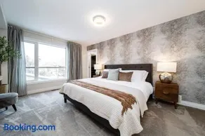 The Azure, Near DT & University, TWO King Beds! - Image 1