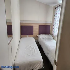 Family Fun by the Sea 4 Bedroom Caravan - Image 5
