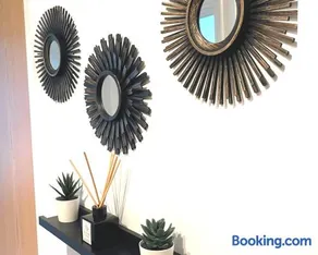 Lovely Modern Apartment Close to Town Centre - Image 3