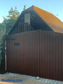 Hewarts Lodge, Brand New Property, 1 Mile From The Beach, 15 Minutes From All Goodwood Events - Image 4