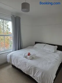 Large Victorian Apartment With High Speed Wifi 350mbps - Image 4