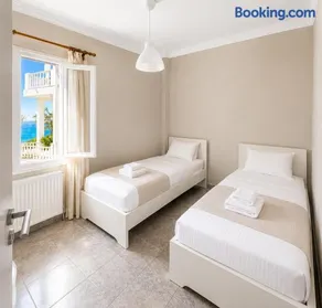 Araucaria Beachfront Residence - Image 4