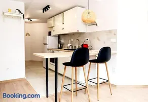 Sophie Studio - Top center, Cozy & Work-Friendly near AUBG, Free streaming platforms - Image 3