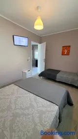 Garlis Apartments - Image 4