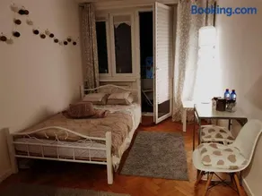 Apartament Plac Trzech Krzyży - Image 1