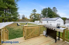 Near ConcertsDog-FriendlyFirepitFenced Yard - Image 3