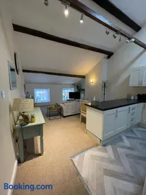 Flat 2 Chestergate - Image 3