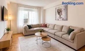 Grand East Side Home, Spacious & Cozy 3 Bedroom Retreat - Image 3