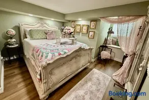 The Rose Cottage at The Carriage House - Image 1