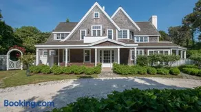 Monomoy Mansion in Nantucket - Image 1