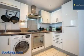 LongTerm Stays - NR HeathrowWindsorCastle - Sleeps 6 - wParking - Image 5