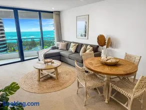 Stylish Coastal Retreat Oracle Tower 2 Level 15 - Image 2