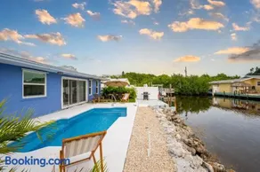 4BR Sombrero Beach House on Canal w Dock & Pool - Image 1