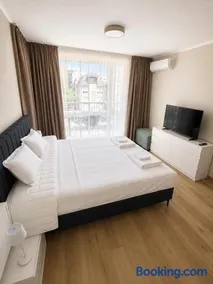 Studios and Apartments by Sea View - Image 1