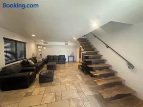 Spacious 5-bedroom farmhouse in Laveen with AC - Image 3