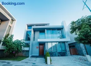 Regal Victoria Villa Luxury BT5-8 - Image 1