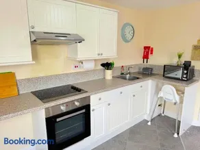 Cosy Sandringham Stay, Sleeps 3, Parking, Wi-Fi - Image 3