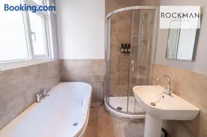 5 Bed Apartment Close To Beach with Off-street parking - Perfect for Contractors - Fast Wi-Fi - Close to beach - Image 5