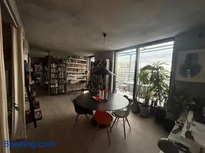Artist's penthouse by the water's edge - Image 5