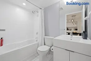 Lux King Suite, CN Tower, Sleeps 5 with Parking! - Image 3