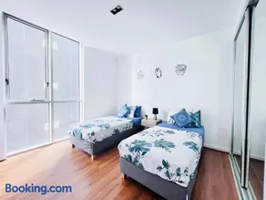Melbourne CBD Central large 3BR2BTH with Gym Pool Heater - Image 4
