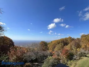 Remarkable Mountain Escape! Breathtaking Views & Pet Friendly! - Image 4