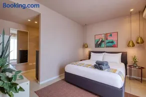 Contemporary Duplex by the Beach - Image 2