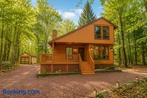 Clocked Out Cabin with Lake Access, Fire Pit, Games - Image 1