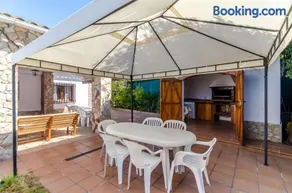 Wunderschöne Villa mit Garten, Terrasse und Grill - Image 4