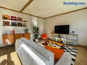 Mid Century - 3 bedrooms - Parking - 6 people - Image 1
