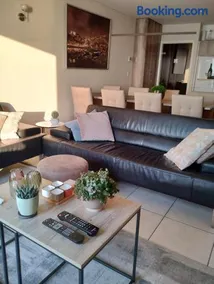 Appartement met zeezicht, zwembad & garage - Image 5