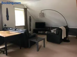 Gemütliche 1 12-Zimmer Wohnung - Image 2