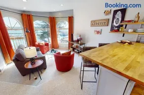 Yaquina Bay & Bridge Views! Watch the Boats! Full Kitchen - a culinary delight! - Image 1