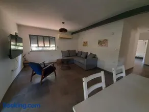 במשק ליד הנחל - Image 1
