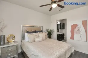 A Peaceful Getaway near NRG & Medical Center - Image 3