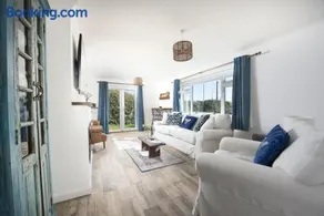 Sennen Sands- Free Parking - Free WiFi - Self Check In - Close to Beach - Pets Welcome - Image 2