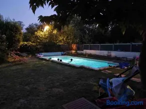 Studio with pool and quiet, non-shared garden, 1 lit double - Image 5