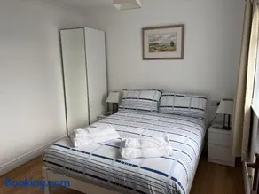 Spacious 5 double bed bedroom bungalow near Belfast - Image 2