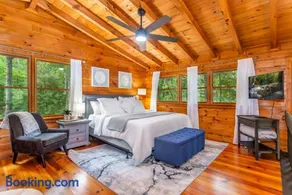 Downward Dog Lodge - Mountain Yoga Retreat, Hot Tub & Pet-Friendly Escape - Image 4