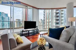 Luxury 2BR Designer Apartment In The Heart Of Downtown! - Image 1