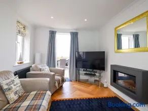Pink House - Image 3