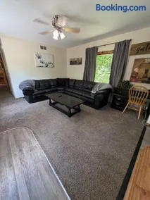 Maple Ridge Trail Side Cabin - Image 3