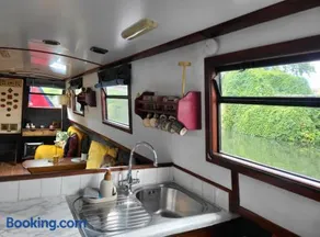 Comfy Canal in Little Venice for Family & Friends - Image 2