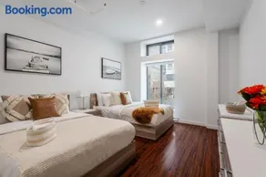 Central 1BDR Apartment on Bishop Central MTL - Image 4